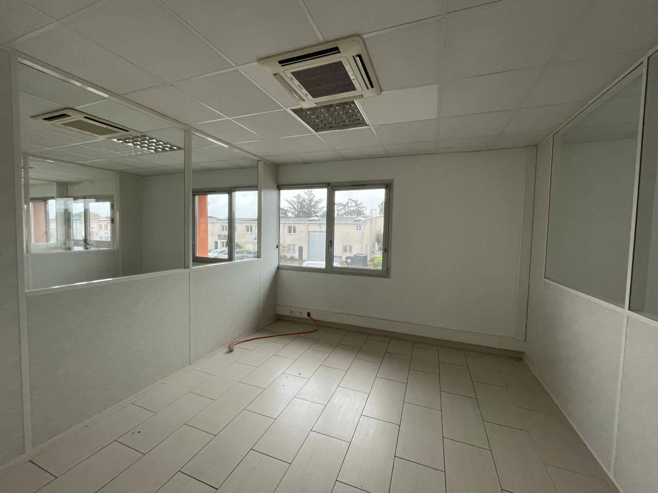 Bureau Décines-Charpieu 380m² Location bureau Décines-Charpieu Rhône OLBUR2108962 12